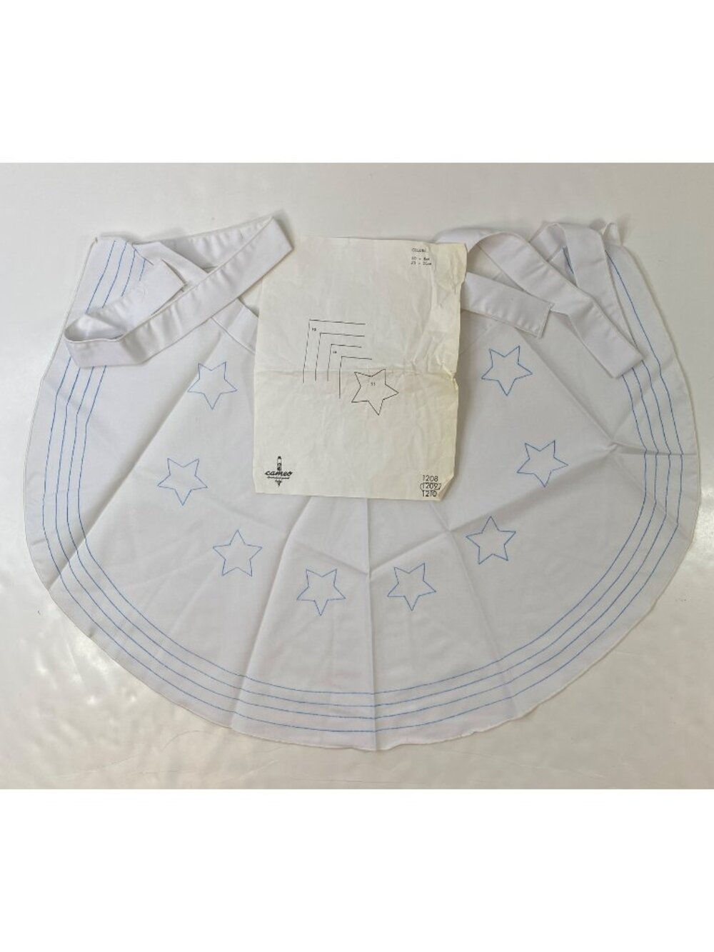 Cameo Tri-Chem Paint Stamped Embroidery Apron With Star Design Pattern 1209